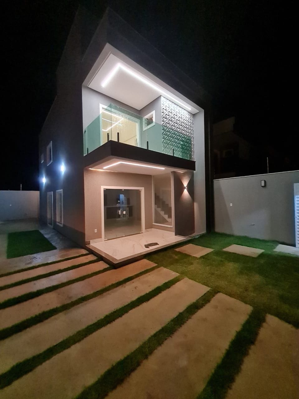 Casa duplex  3 suítes  sendo 1 com closet e outra com varanda + vaga de garagem para 4 carros com 143 m²  no Alto da Boa Vista, Vitória da Conqui - foto 4