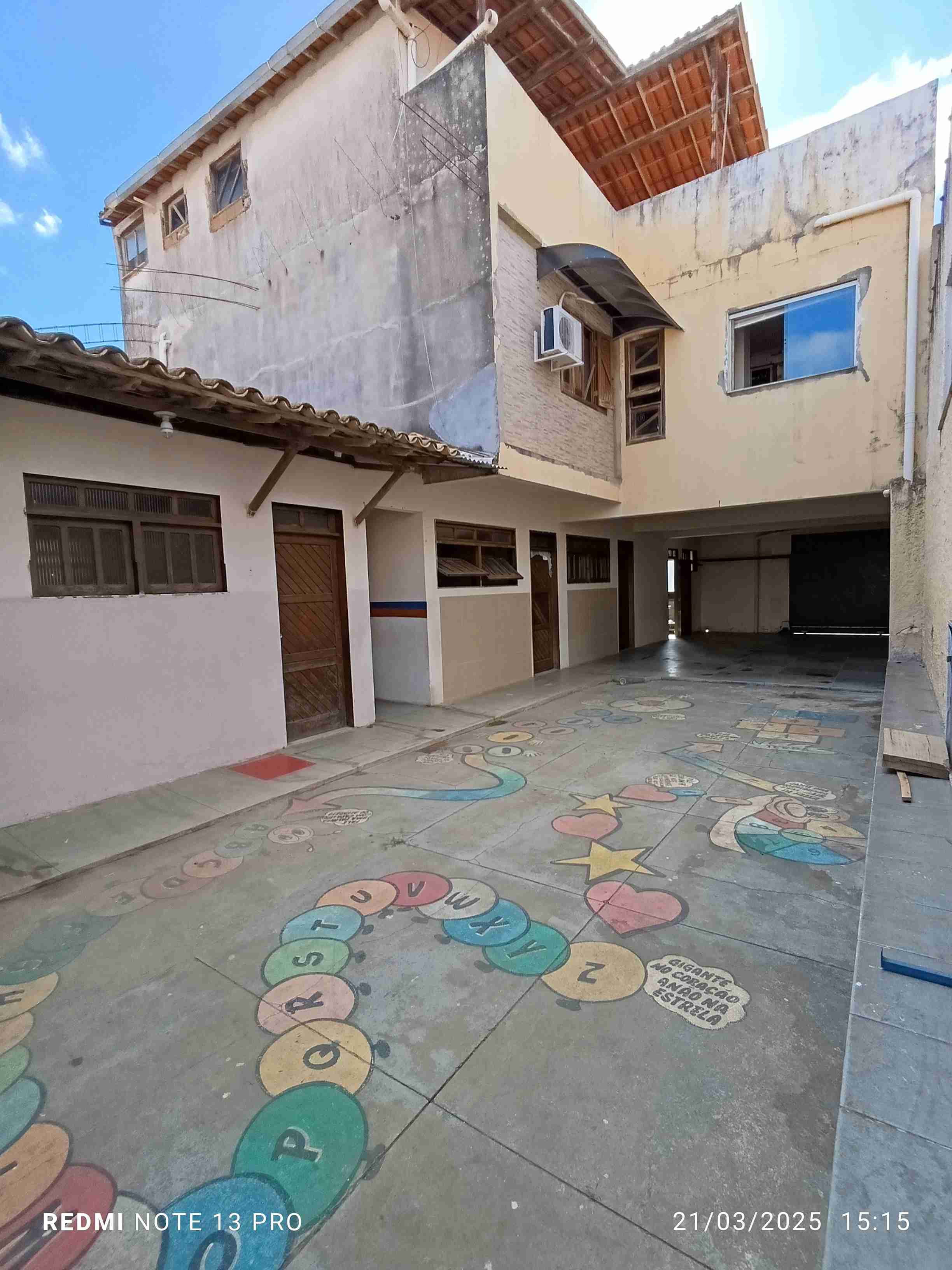 Conjunto comercial para locação com 6 salas, 3 banheiros, pátio grande no Alto Maron, Vitória da Conquista, BA - foto 4