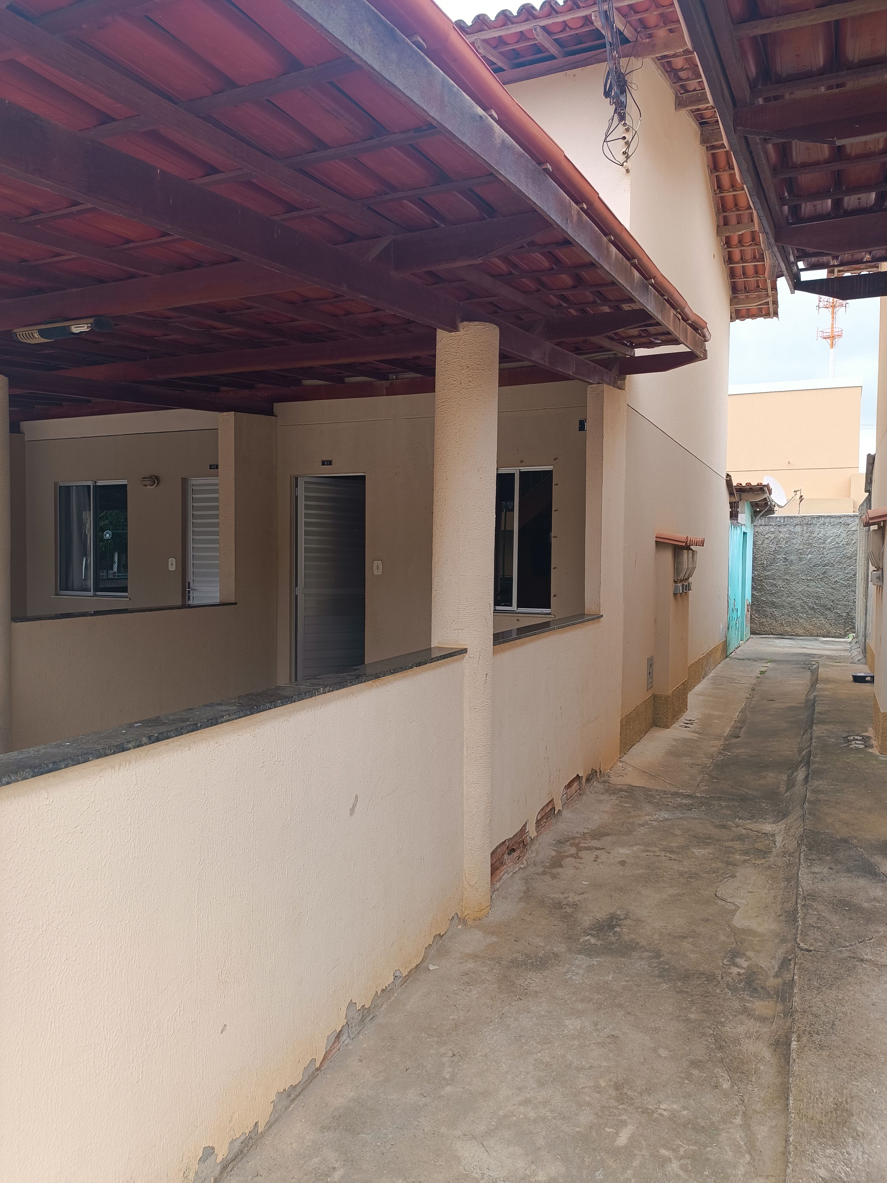 Vendo Vilage de 2 quartos com quintal, garagem coberta em ótima localização para venda na Laura Nunes no bairro Boa Vista, Vitória da Conquista, - foto 4