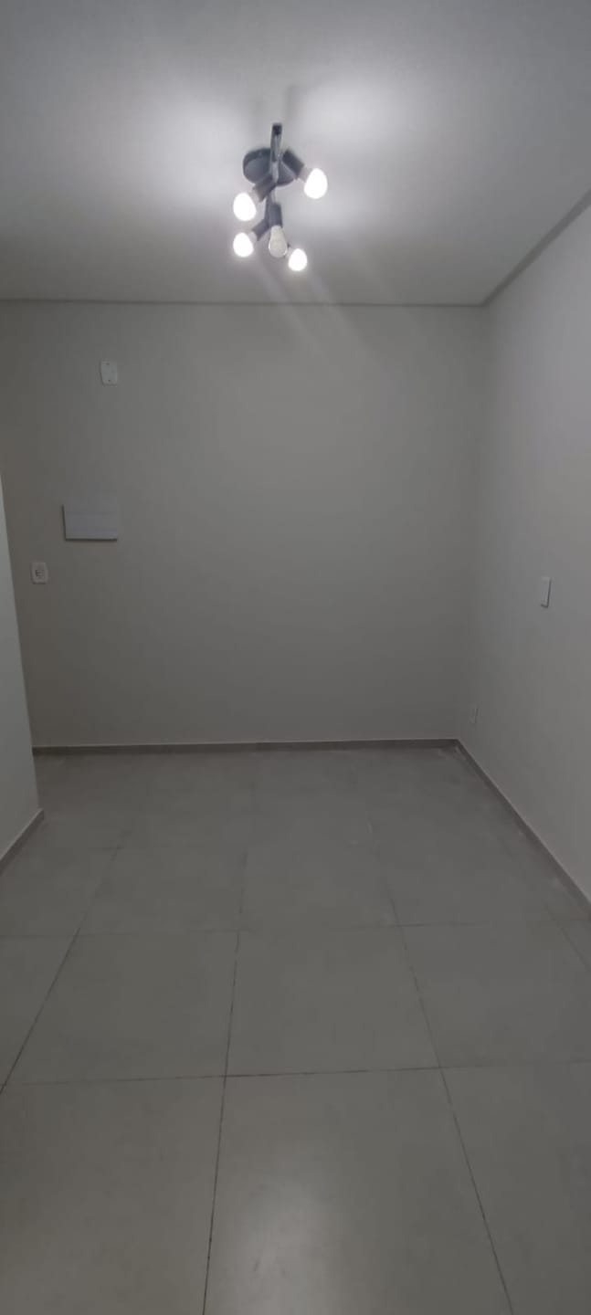 Village 2 quartos sendo 1 suíte ampliado com cozinha planejada + escritório para locação em condomínio fechado no Vivenda dos Bosque Vitória da C - foto 5