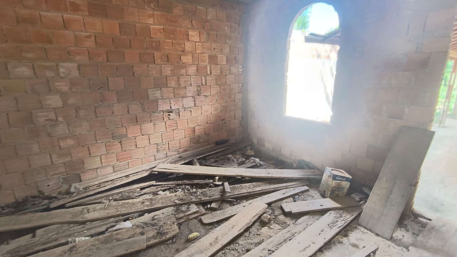 OPORTUNIDADE - Terreno de 1.000m² contendo uma casa de aprox. 140mts em fase de construção, situado no Alto do Boa Vista em Vitória da Conquista- - foto 4