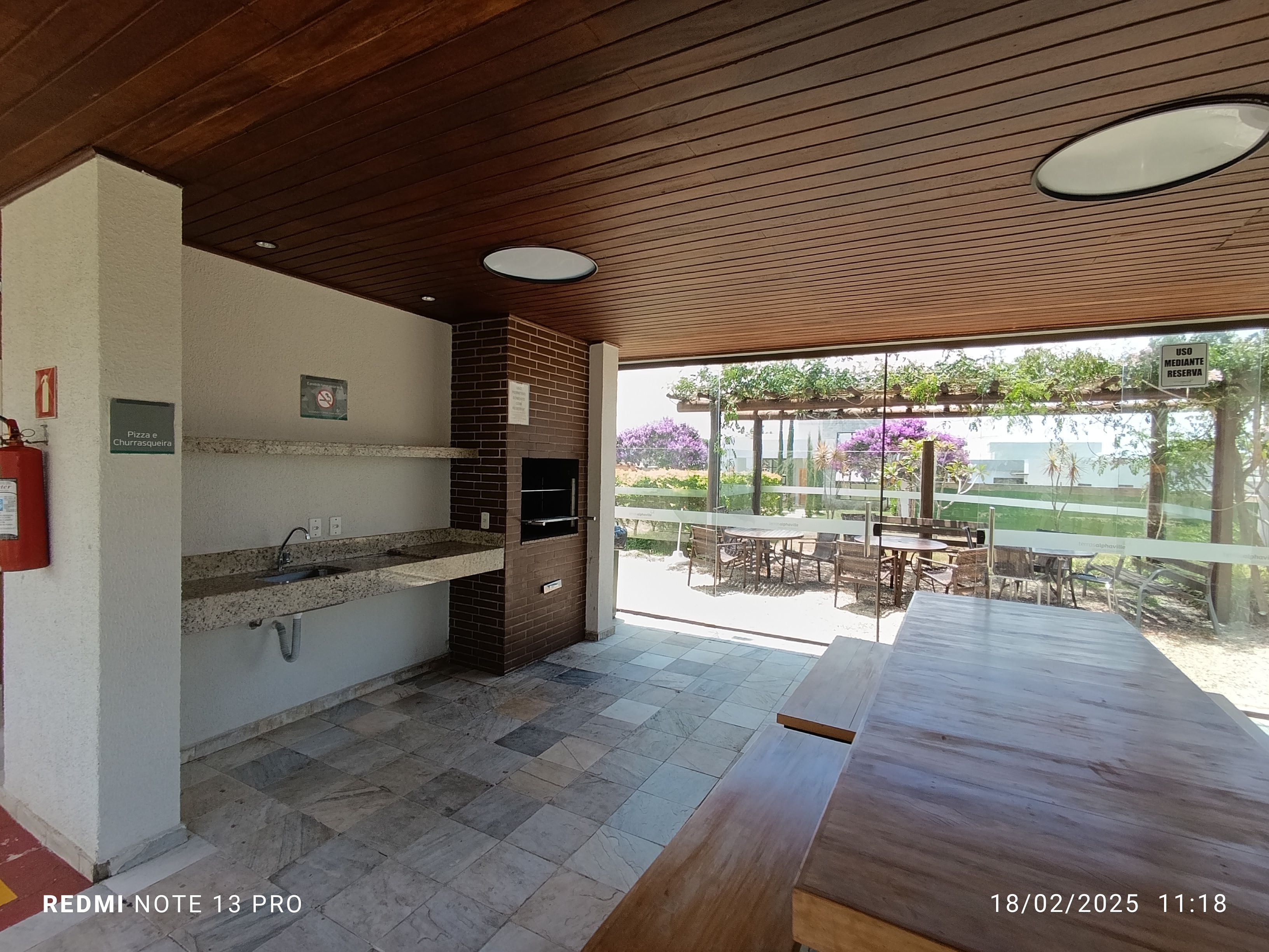 Casa 3 suítes, sala cozinha e gourmet com planejados alto padrão Alphaville II condomínio com infraestrutura completa de lazer - foto 5