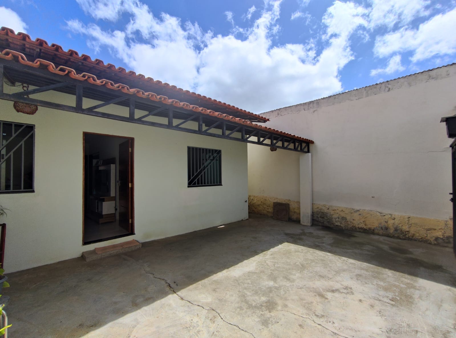 Casa solta de 3 quartos sendo 1  suíte em terreno de 193 m² no Alto Maron, Vitória da Conquista, BA - foto 5