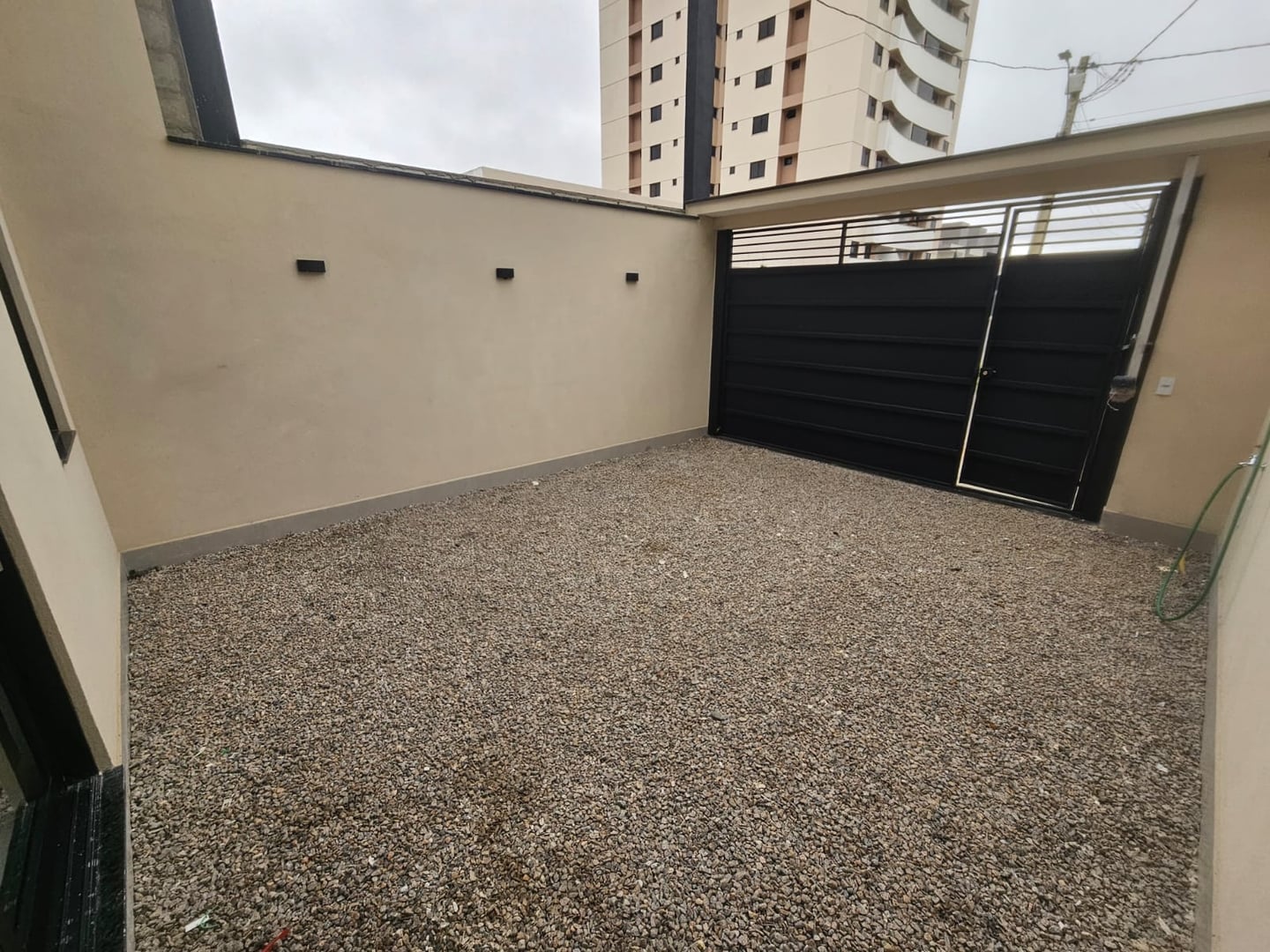 a VENDA um Sobrado de 3 suítes c/ Piscina e área gourmet no B. Boa Vista, Vit. da Conquista - BA - foto 4