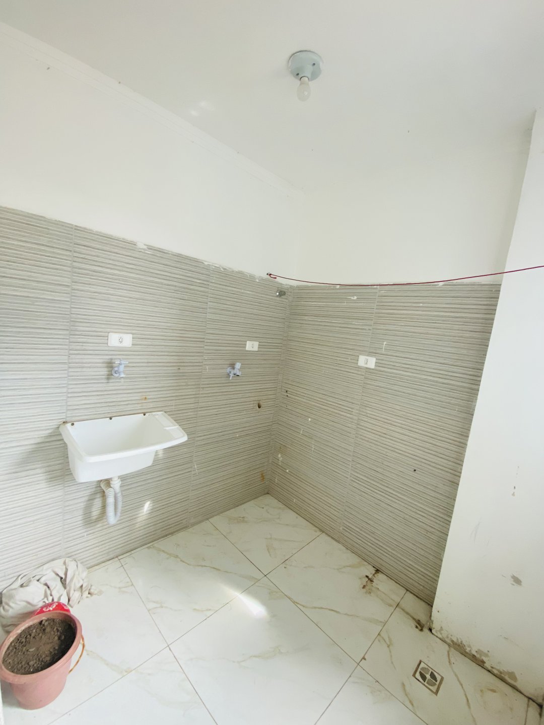 Vendo ótimo apartamento de 2 quartos com suíte, pronto para morar, apto no 2º andar - foto 4