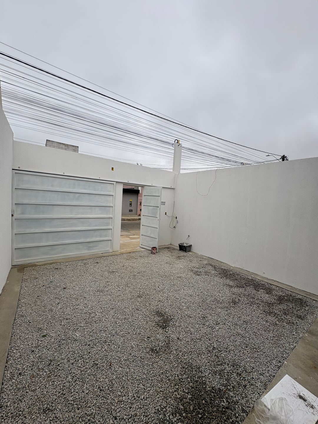 Casa de 2 quartos sendo 1 suíte com garagem para dois carros e quintal - foto 4