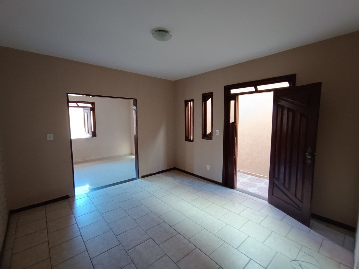 Casa Solta de 3 Quartos Sendo 1 Suíte com Garagem Ampla e Quintal no Bairro Alvorada/Ibirapuera, Vitória da Conquista -Ba - foto 3