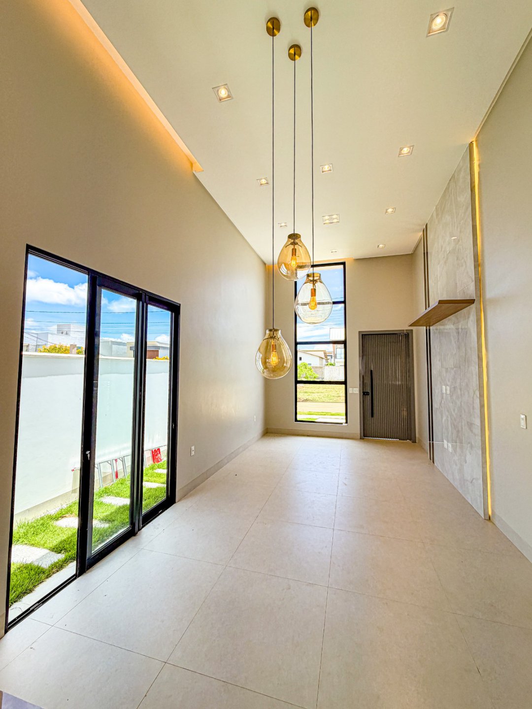 ALPHAVILLE 2 - Casa térrea com 3 Suítes + Varanda Gourmet com Hidro, Garagem coberta para 2 carros Vitória da Conquista Ba - foto 4