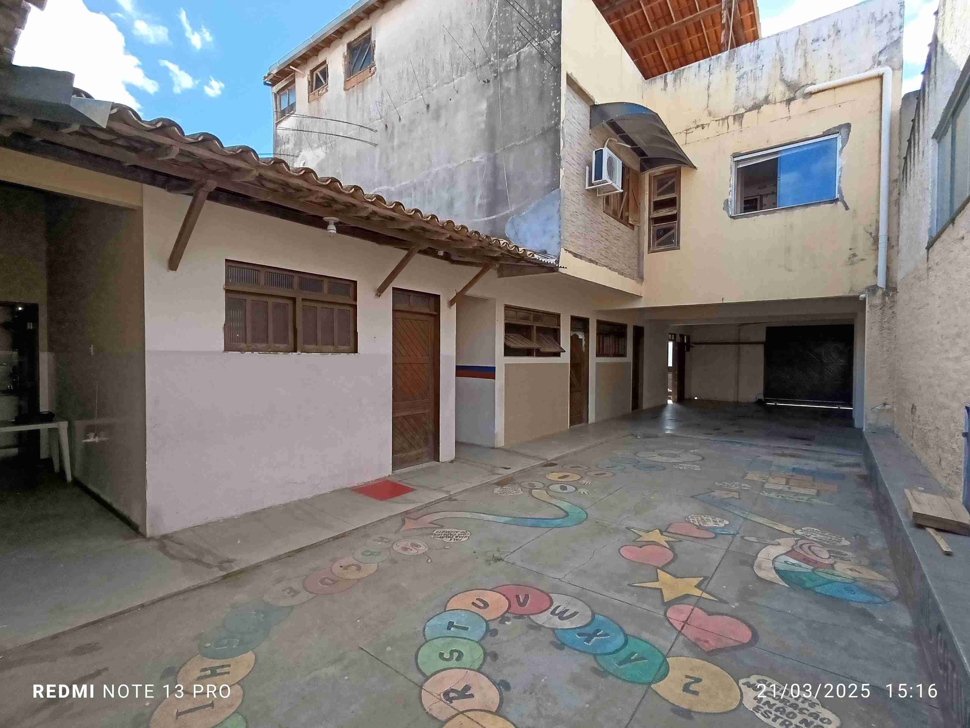 Conjunto comercial para locação com 6 salas, 3 banheiros, pátio grande no Alto Maron, Vitória da Conquista, BA - foto 5