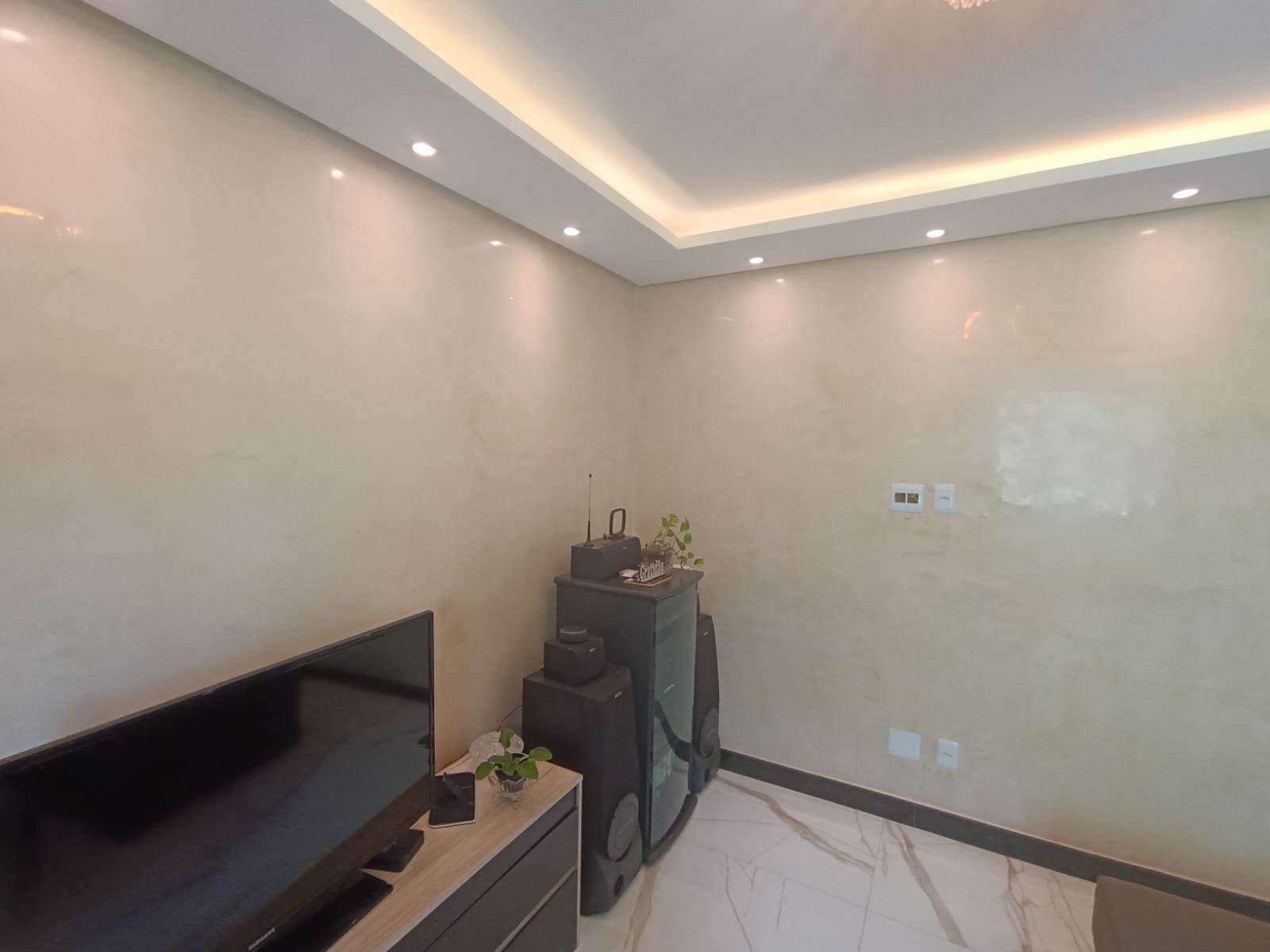 Lindo Apartamento à Venda no 1º Andar com garagem coberta no bairro Candeias, Vitória da Conquista, BA - foto 4