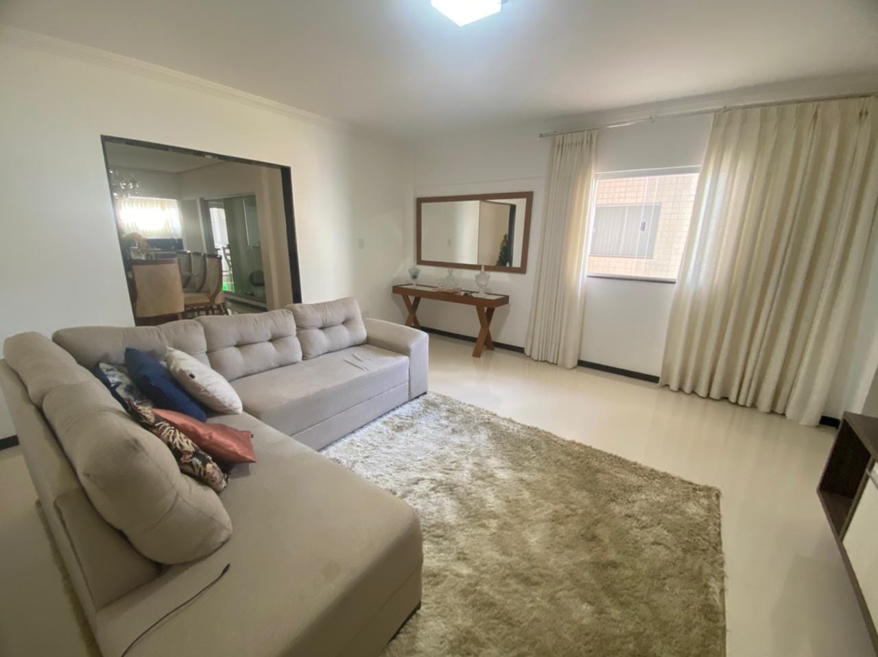Apartamento térreo à venda, com 4 quartos sendo 2 suítes, com excelente acabamento, garagem para 4 carros, no bairro Candeias em  Vitória da Conq - foto 5