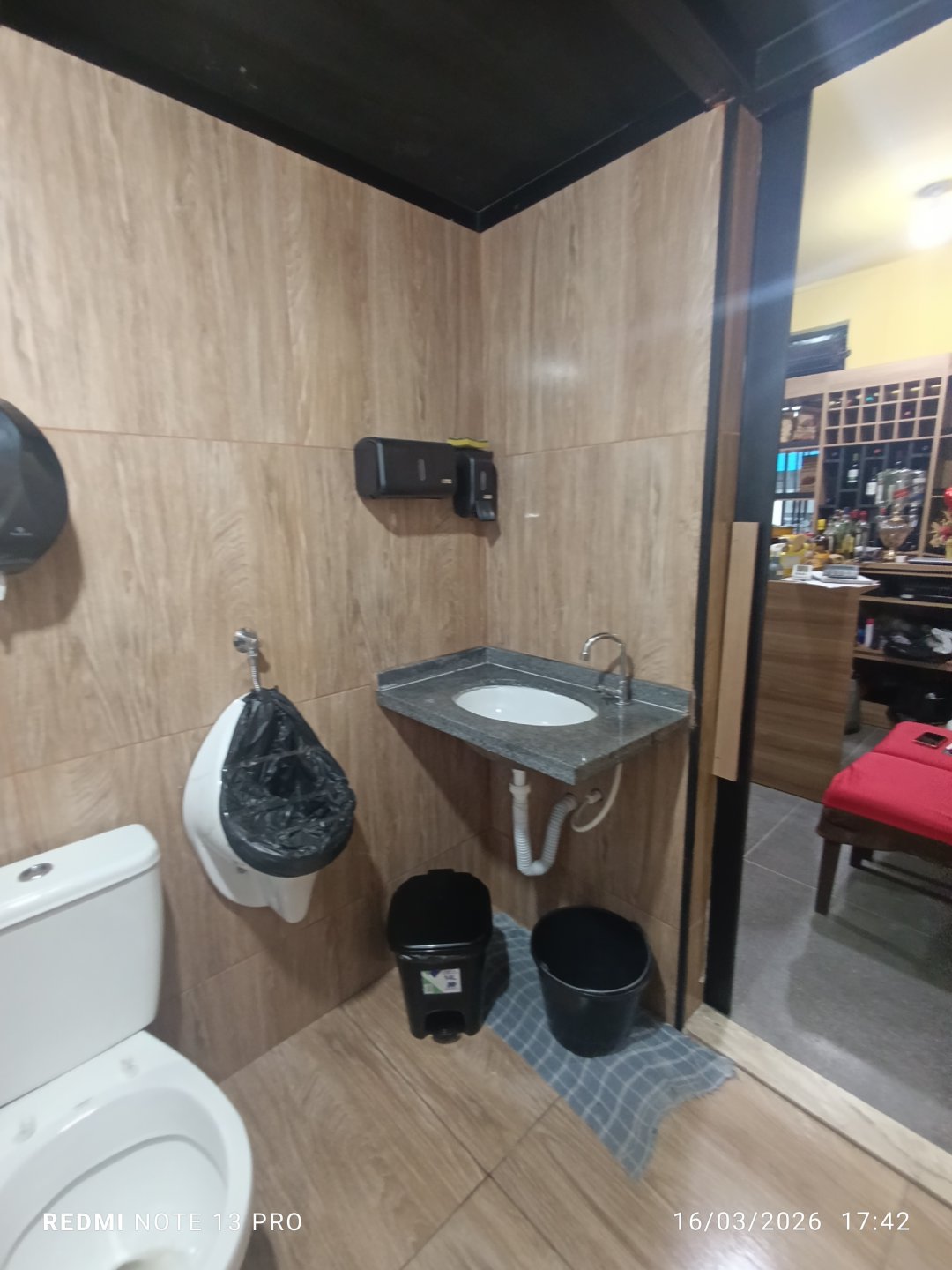 **Aluguel de Ponto Comercial de esquina com Mezanino na Av. Regis Pacheco no Centro – Vitória da Conquista - foto 4