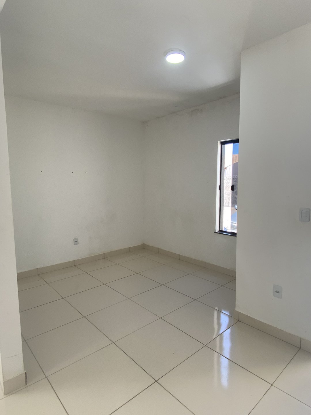 Casa 3 quartos sendo 1 suíte no Condomínio Terras Premium, perto do anel viário, saída para Anagé em Vitória da Conquista - Bahia. - foto 4