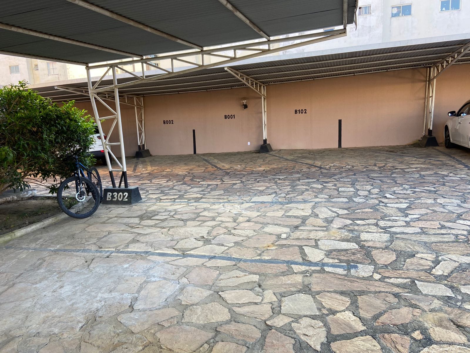 Excelente Apartamento com Varanda, Localizando na Av. Luiz Eduardo, Candeias, Vitória da Conquista, BA - foto 5