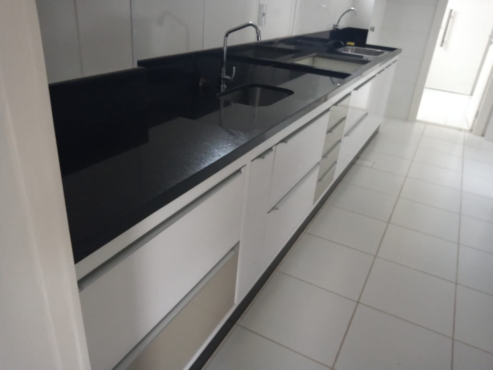 Apartamento alto padrão 3 quartos sendo 2 suítes, andar alto, 2 vagas de garagem à Venda, Candeias, Vitória da Conquista, BA - foto 5