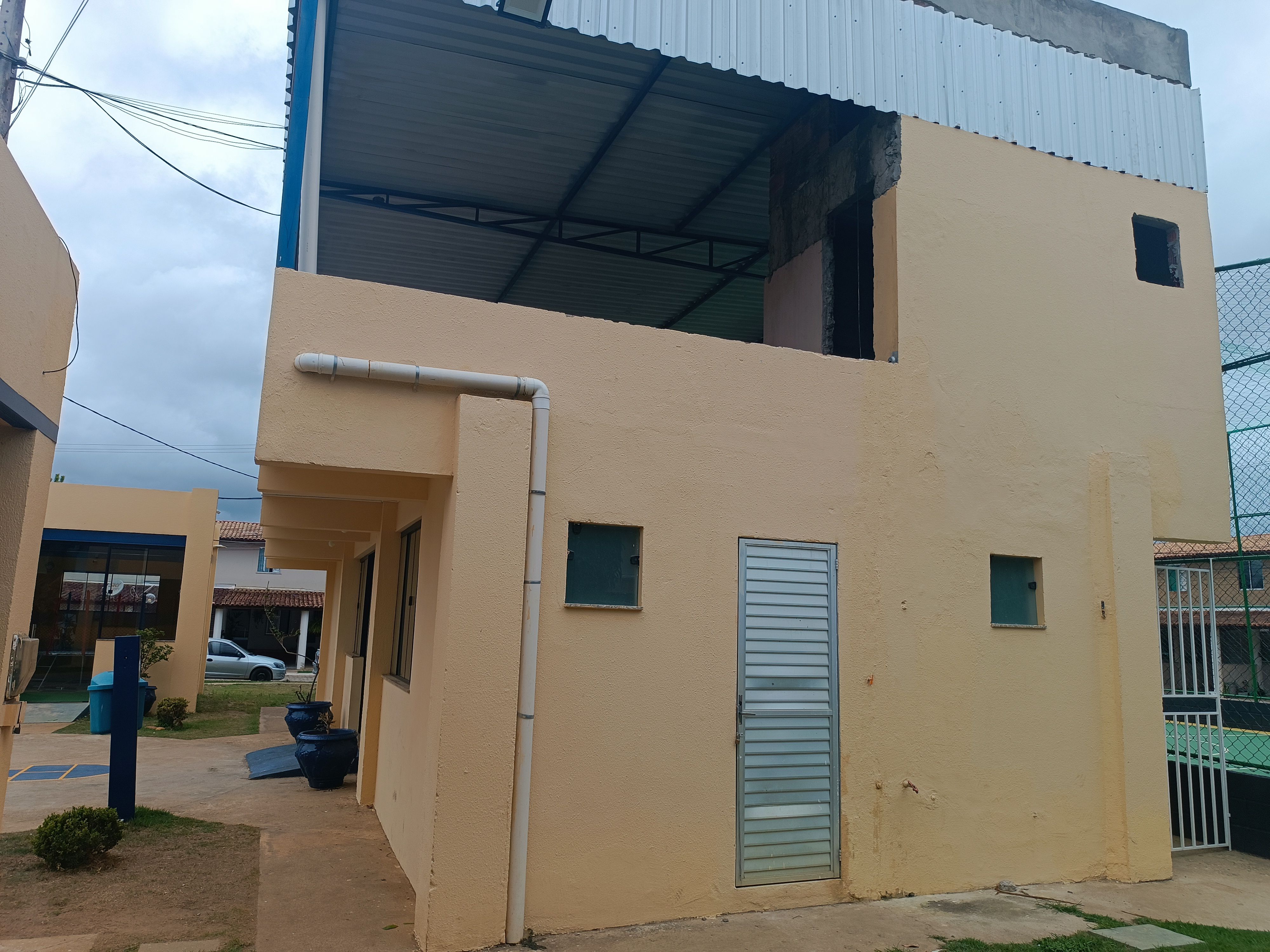 Vendo Vilage de 2 quartos com quintal, garagem coberta em ótima localização para venda na Laura Nunes no bairro Boa Vista, Vitória da Conquista, - foto 5