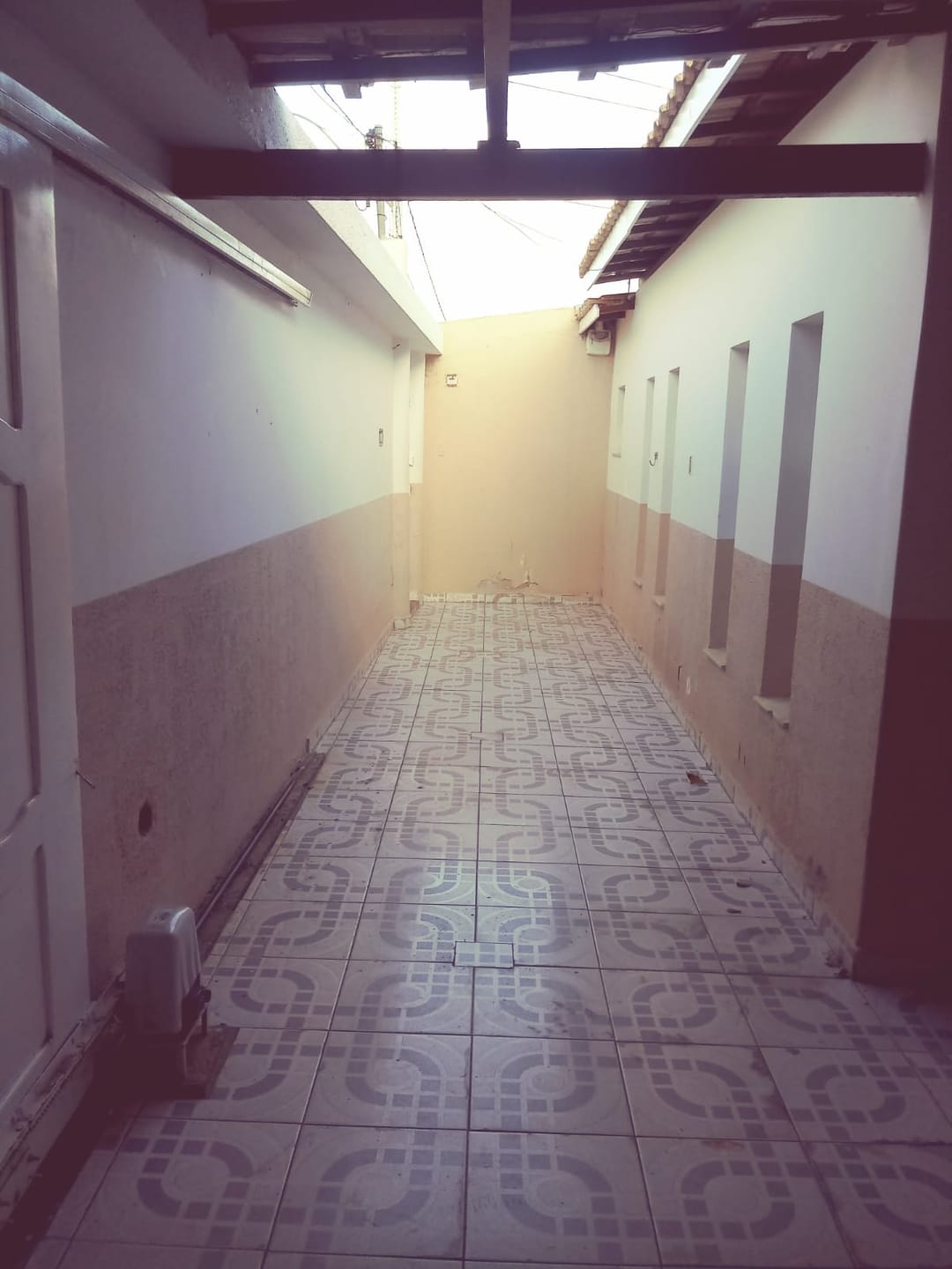 Oportunidade para investidores! Casa alugada à venda, com Habite se Comercial  no Candeias com rua de grande fluxo de carros  Vitória da Conquist - foto 6