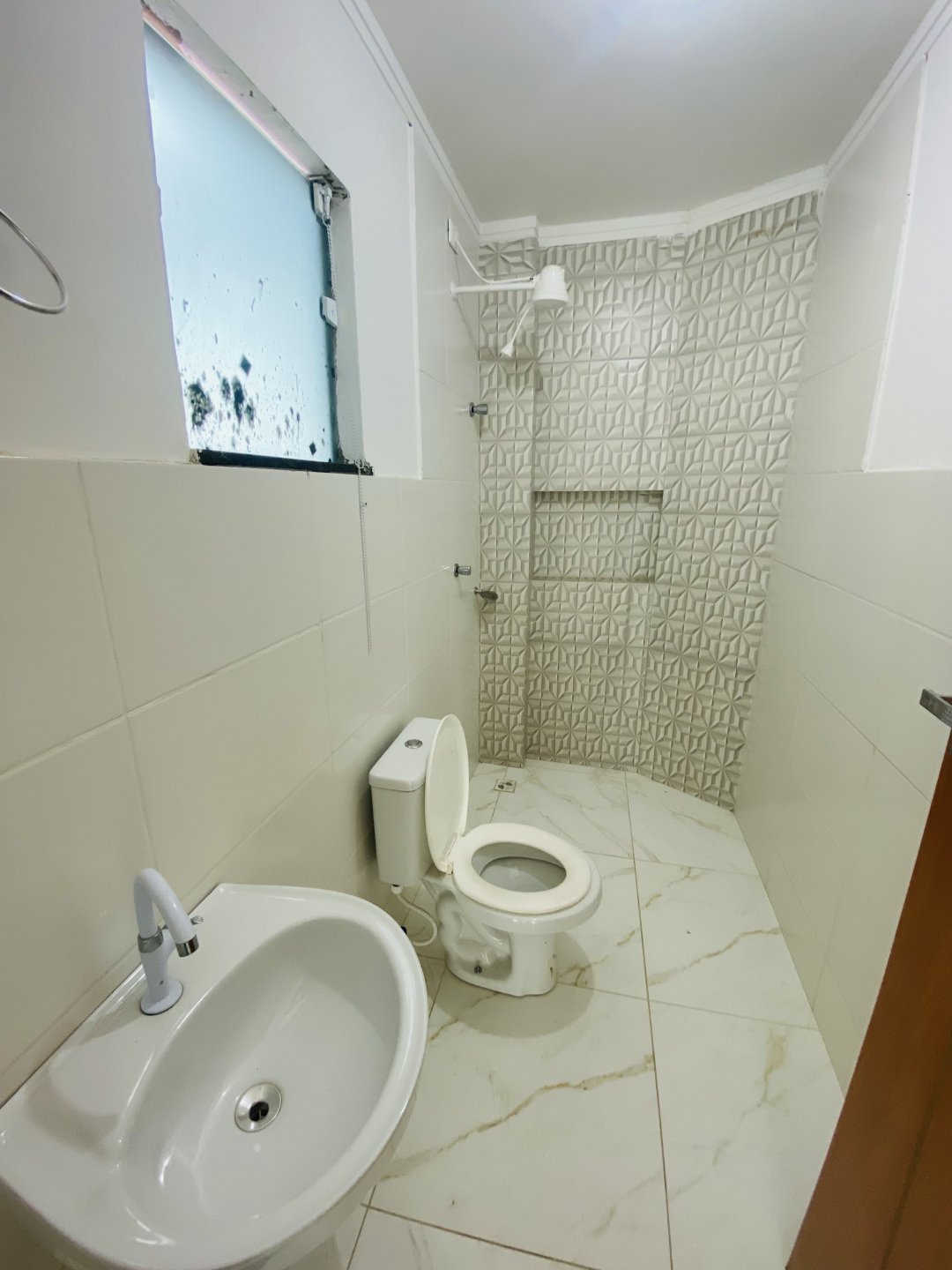Vendo ótimo apartamento de 2 quartos com suíte, pronto para morar, apto no 2º andar - foto 5