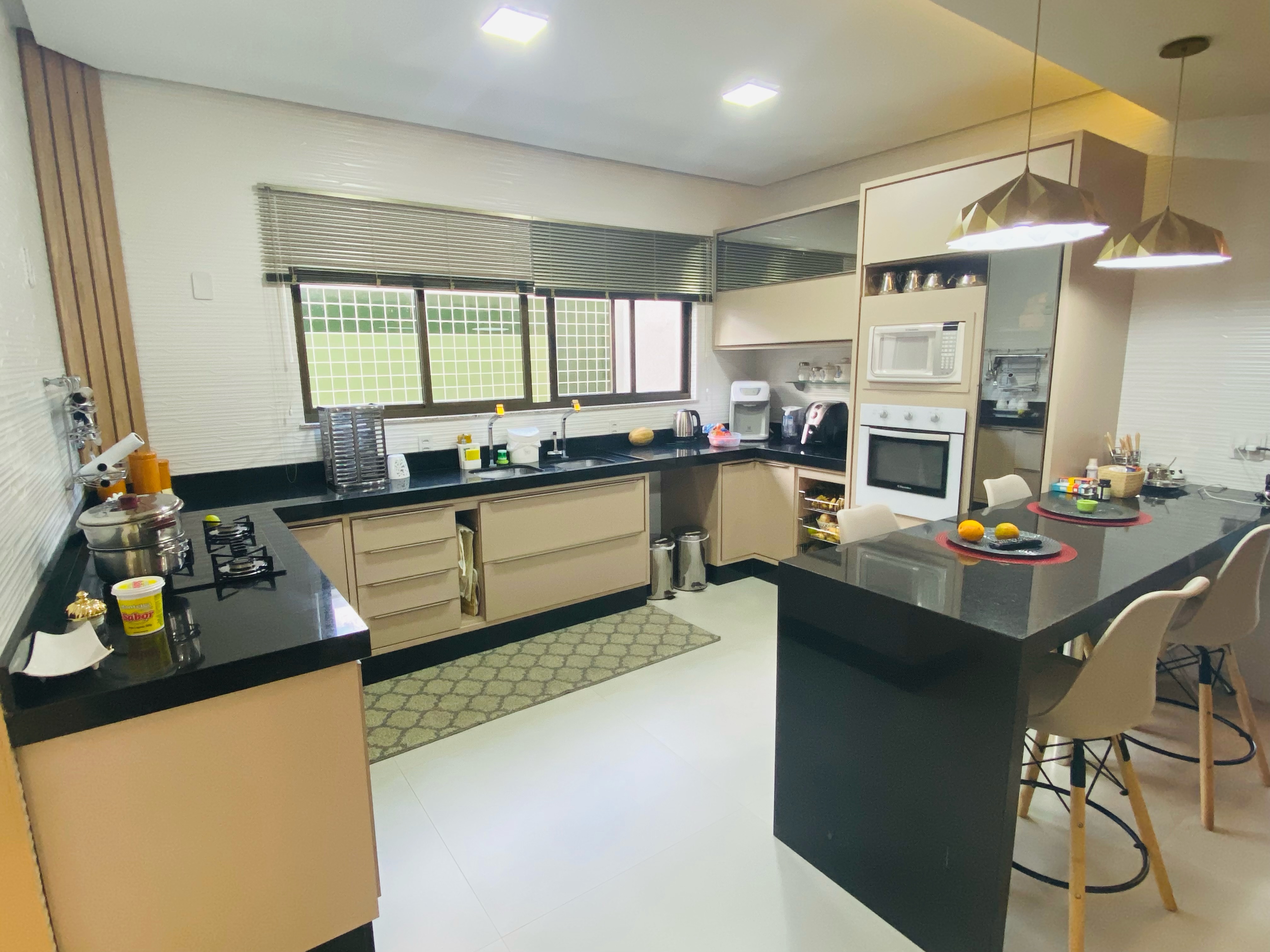Linda Casa de 4 quartos sendo 3 suítes mais dependência completa e 4 vagas de garagem no Alphaville 1, Vitória da Conquista, BA - foto 7