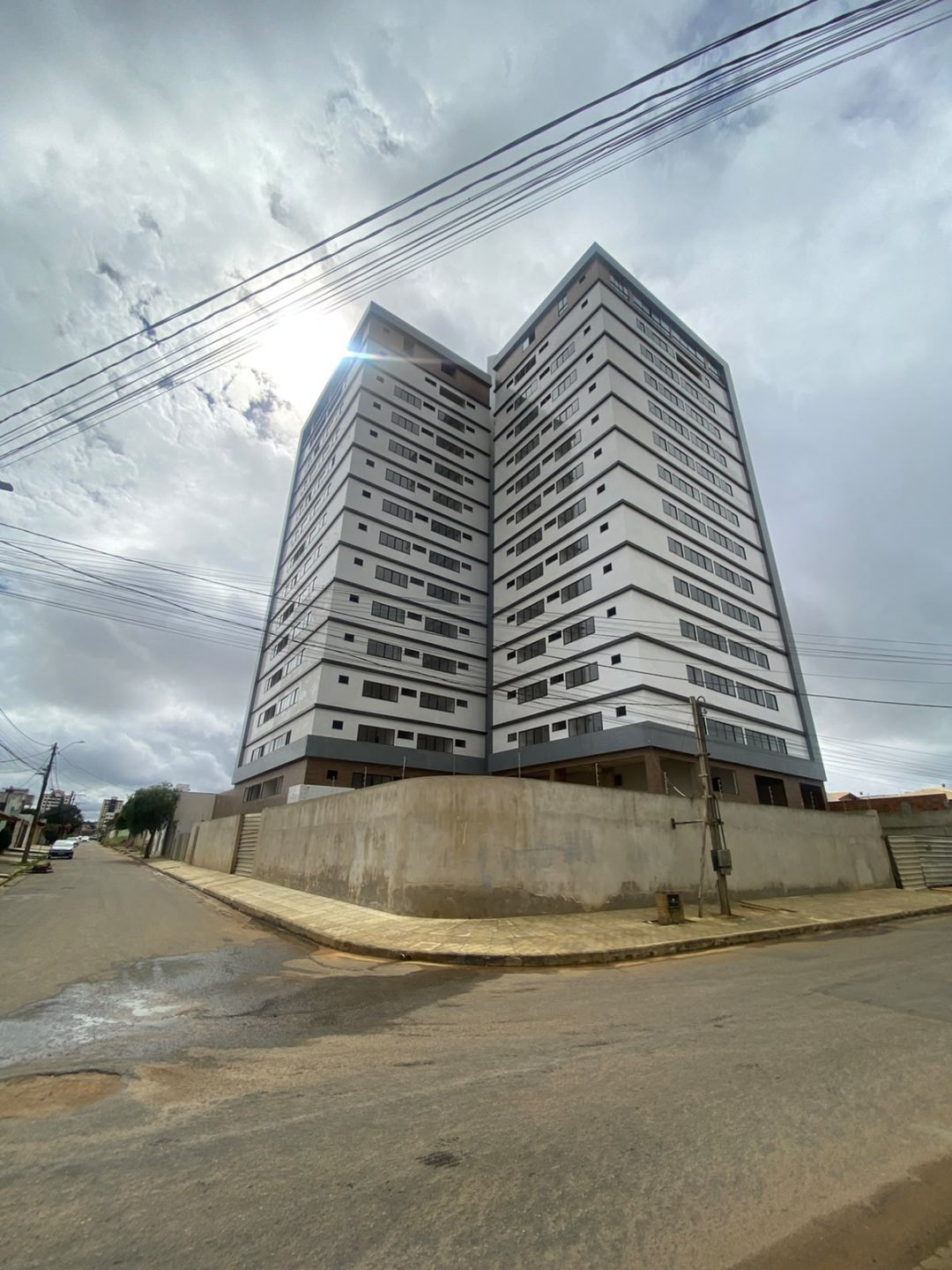 Apartamento à Venda no Bairro Candeias, com 140 m², 3 Suítes, 2 vagas de garagem,  11º Andar, em Vitória da Conquista, Ba. - foto 4