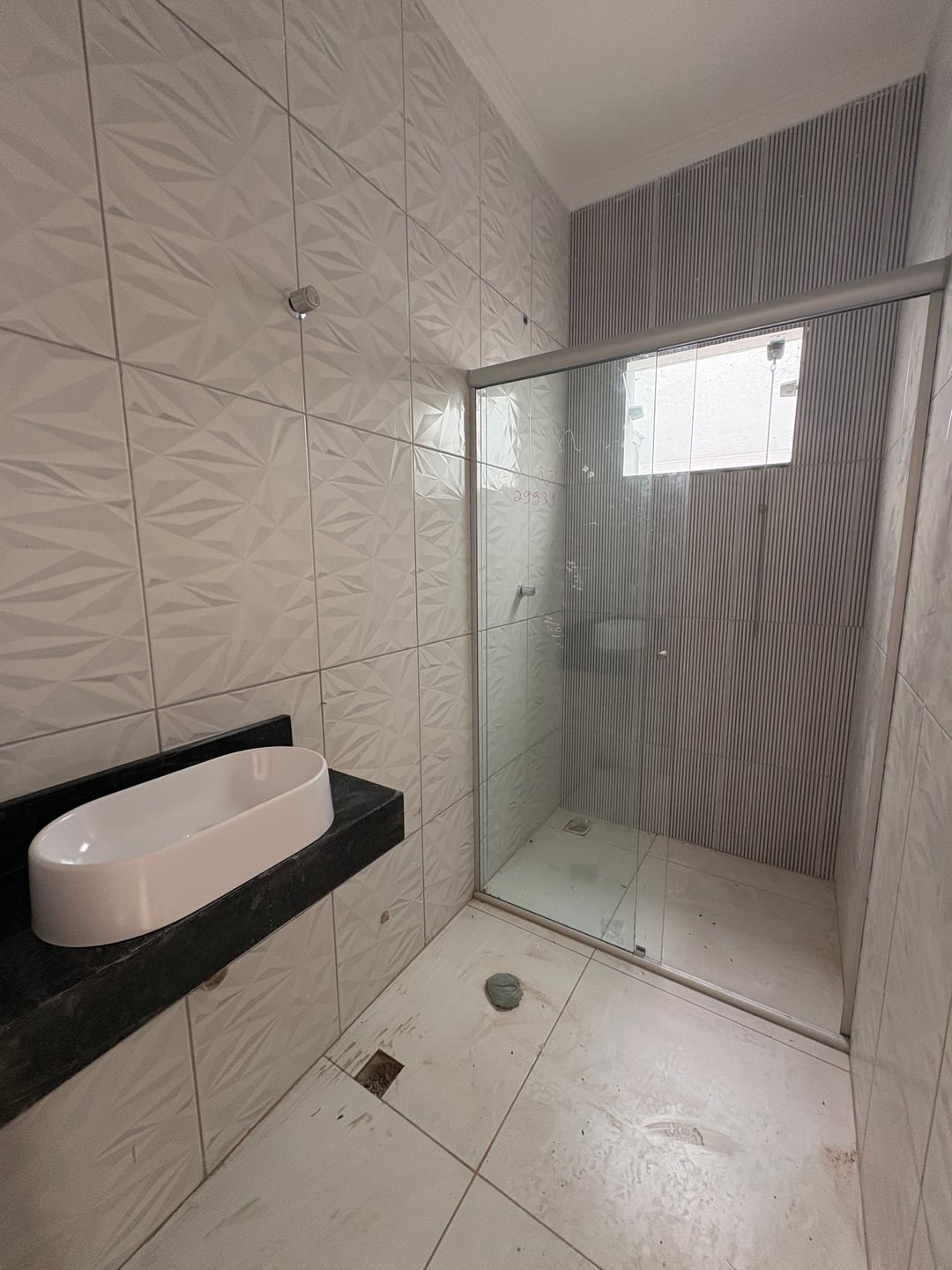 Casa de 2 quartos sendo 1 suíte com garagem para dois carros e quintal - foto 6