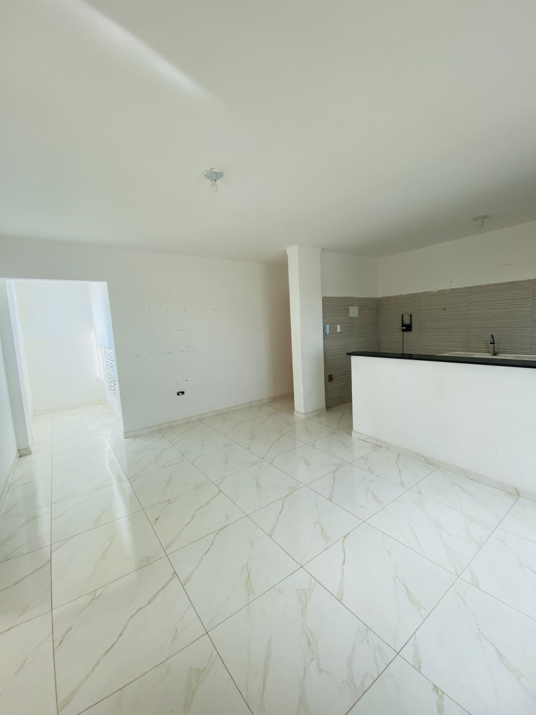 Vendo ótimo apartamento de 2 quartos com suíte, pronto para morar, apto no 2º andar - foto 6