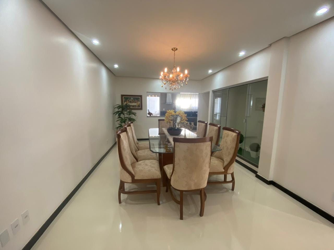 Apartamento térreo à venda, com 4 quartos sendo 2 suítes, com excelente acabamento, garagem para 4 carros, no bairro Candeias em  Vitória da Conq - foto 7