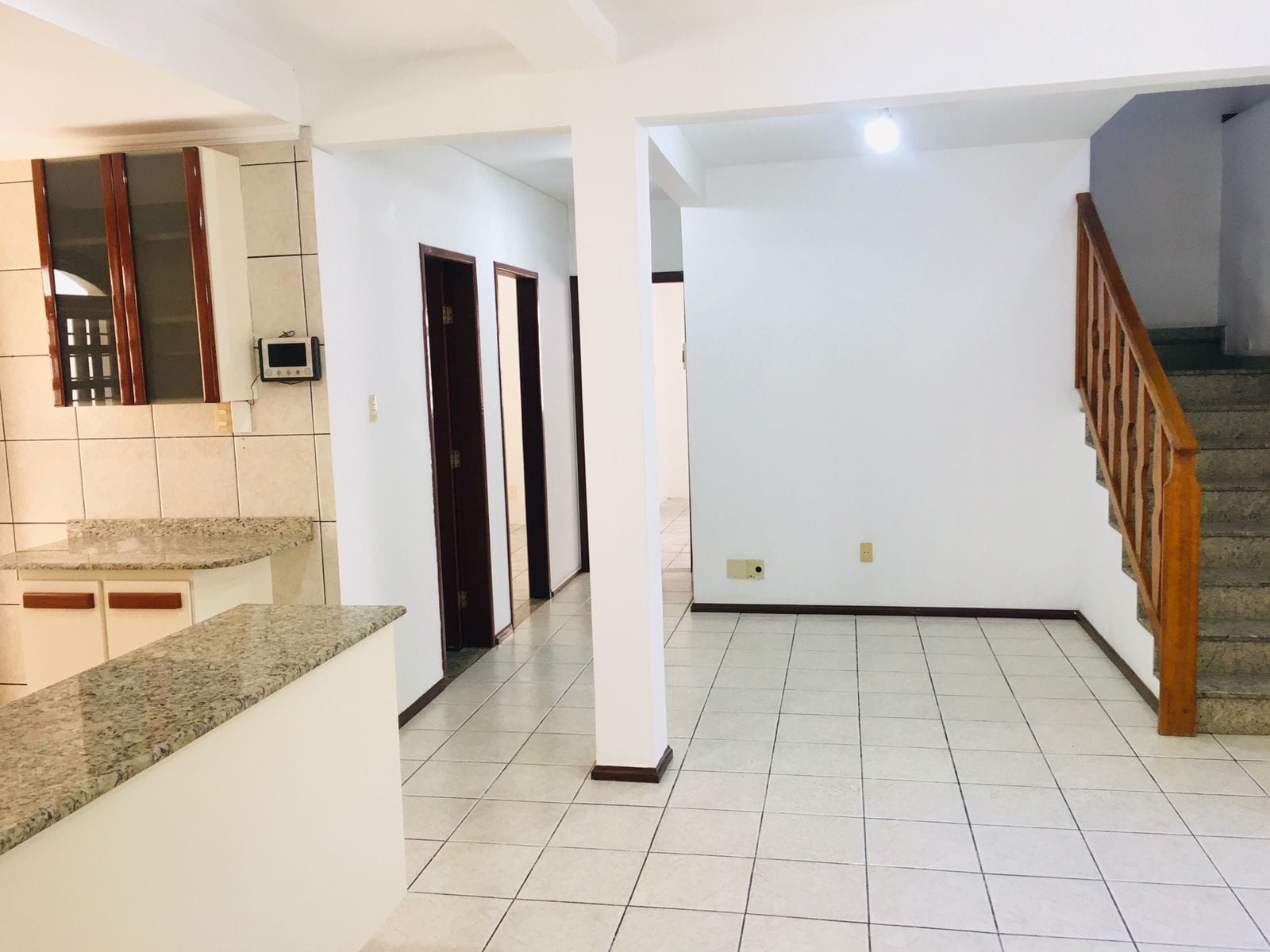 Casa  bastante ampla com terreno de 320 m² e 327.80 m² de área construída em ótima localização no Bairro Recreio em rua de fluxo grande de carros - foto 7