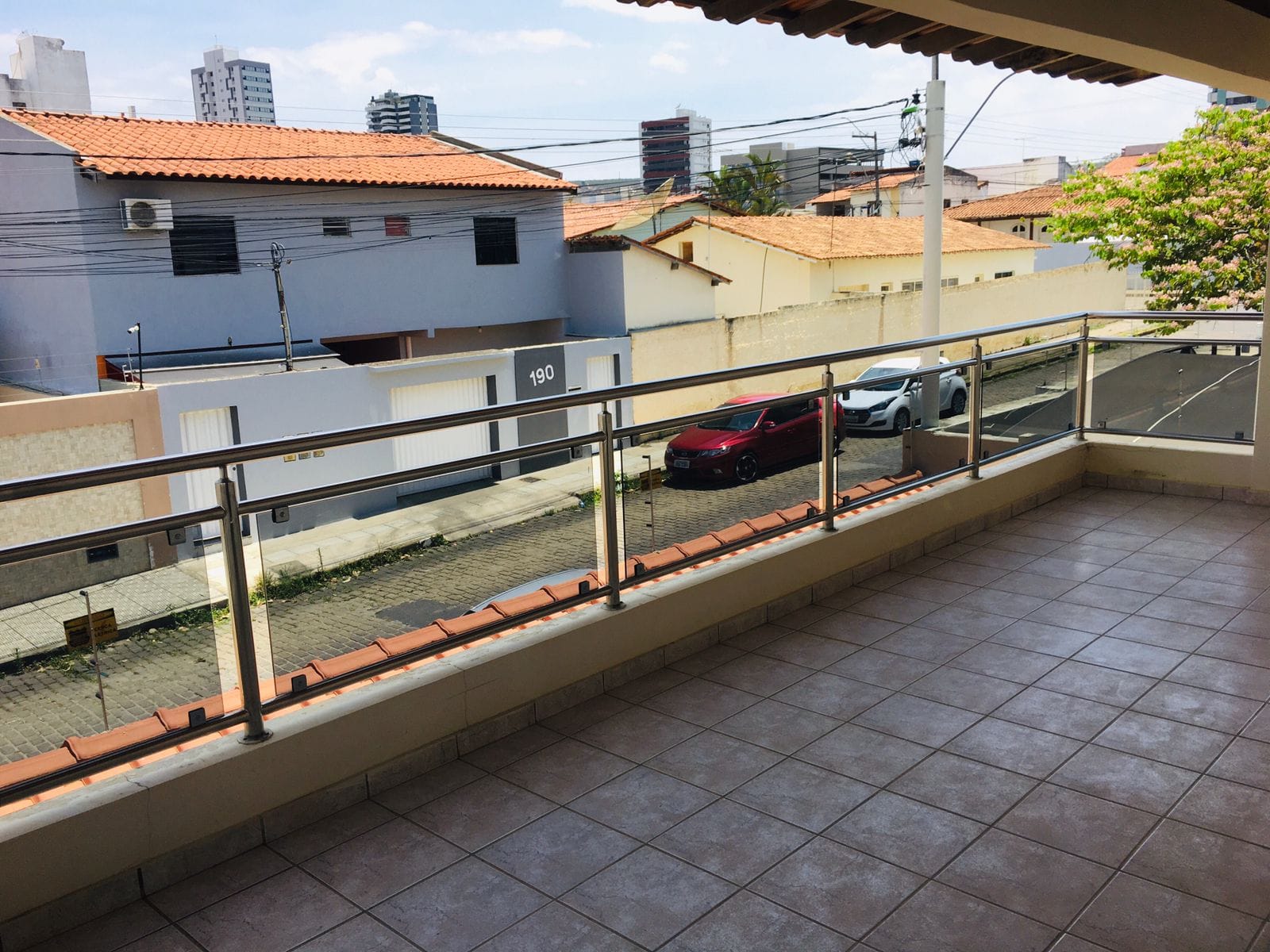 Casa  bastante ampla com terreno de 320 m² e 327.80 m² de área construída em ótima localização no Bairro Recreio em rua de fluxo grande de carros - foto 8
