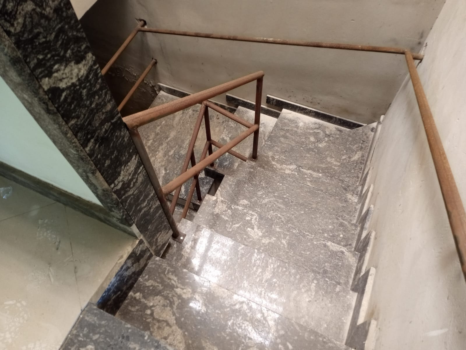 Casa tipo Sobrado solto no terreno a 300 mts da Faculdade Fainor  com 4 salas, 3/4 no Bairro Candeias em Vitória da Conquista - BA - foto 8