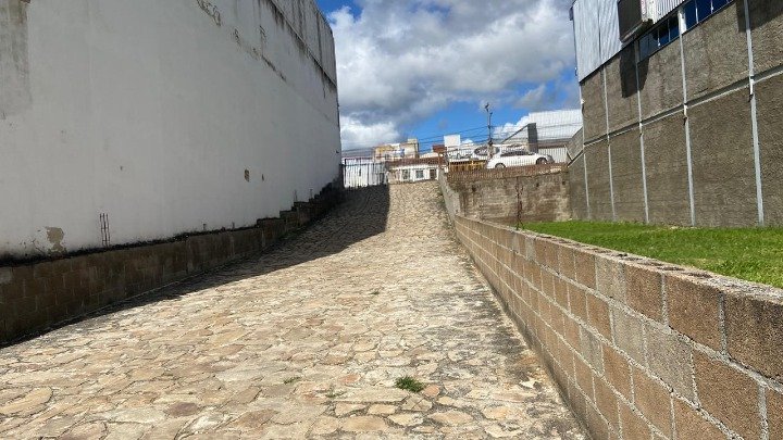 Galpão com 762 m² na Av. Juracy Magalhães, acesso por 2 ruas, Jurema, Vitória da Conquista -BA - foto 7