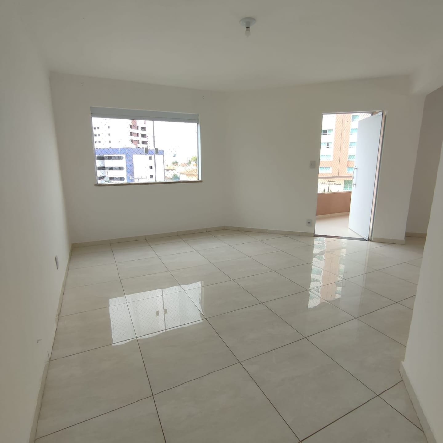 Excelente Apartamento com Varanda, Localizando na Av. Luiz Eduardo, Candeias, Vitória da Conquista, BA - foto 8