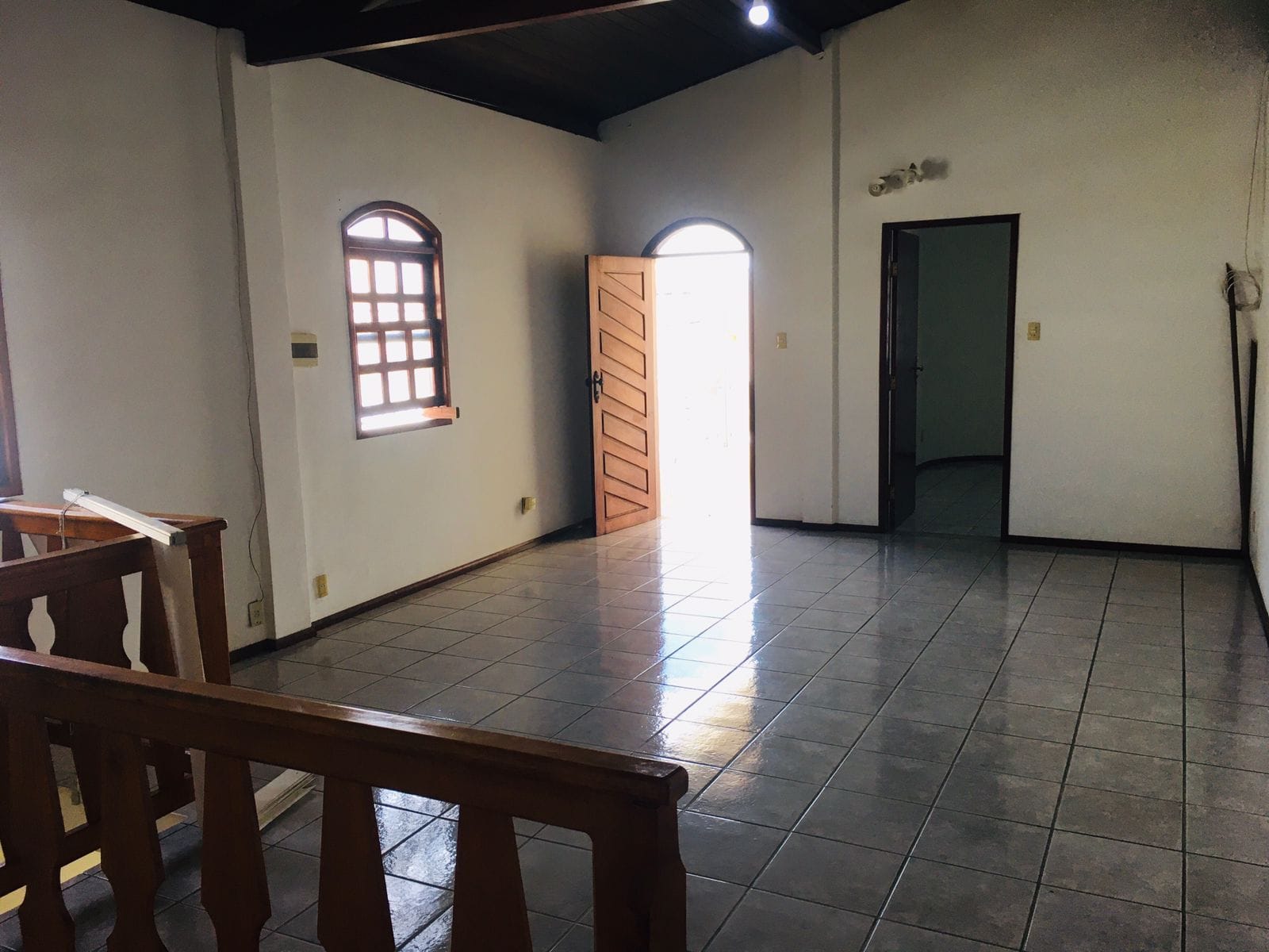 Casa  bastante ampla com terreno de 320 m² e 327.80 m² de área construída em ótima localização no Bairro Recreio em rua de fluxo grande de carros - foto 9