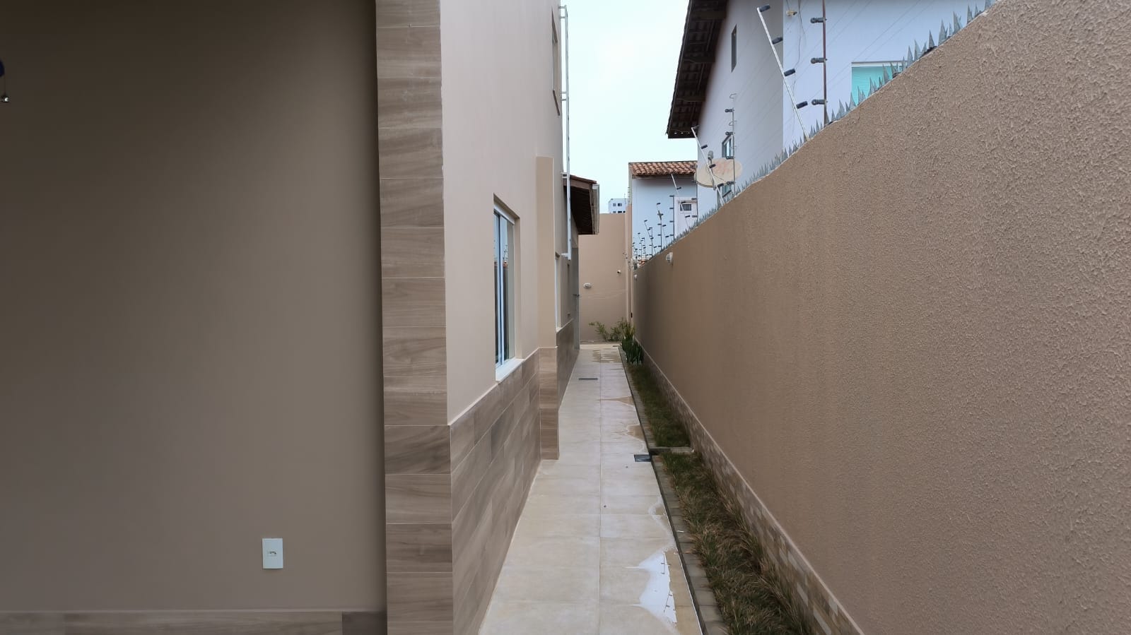 Casa Alto Padrão recém construída com 247 m² de área útil próximo de Faculdades no Bairro Candeias em Vitória da Conquista - BA - foto 9