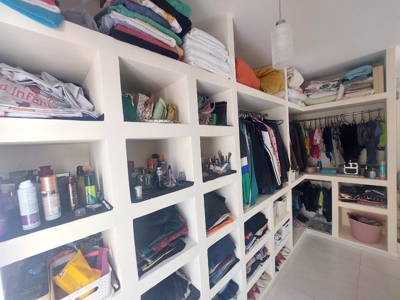 Casa de 4 quartos sendo 3 suites à venda em condomínio fechado com planejados, podendo ser vendido com os móveis no Boa Vista, Vitória da Conquis - foto 9