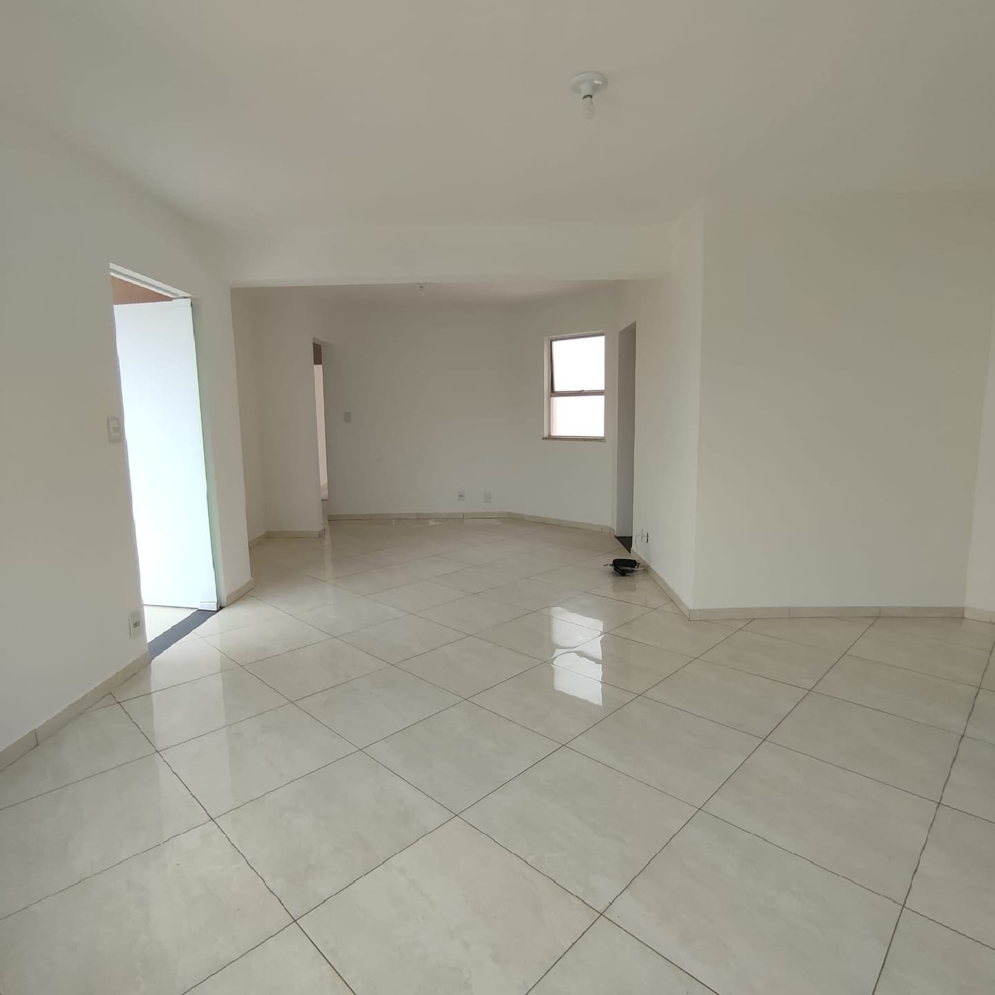Excelente Apartamento com Varanda, Localizando na Av. Luiz Eduardo, Candeias, Vitória da Conquista, BA - foto 9