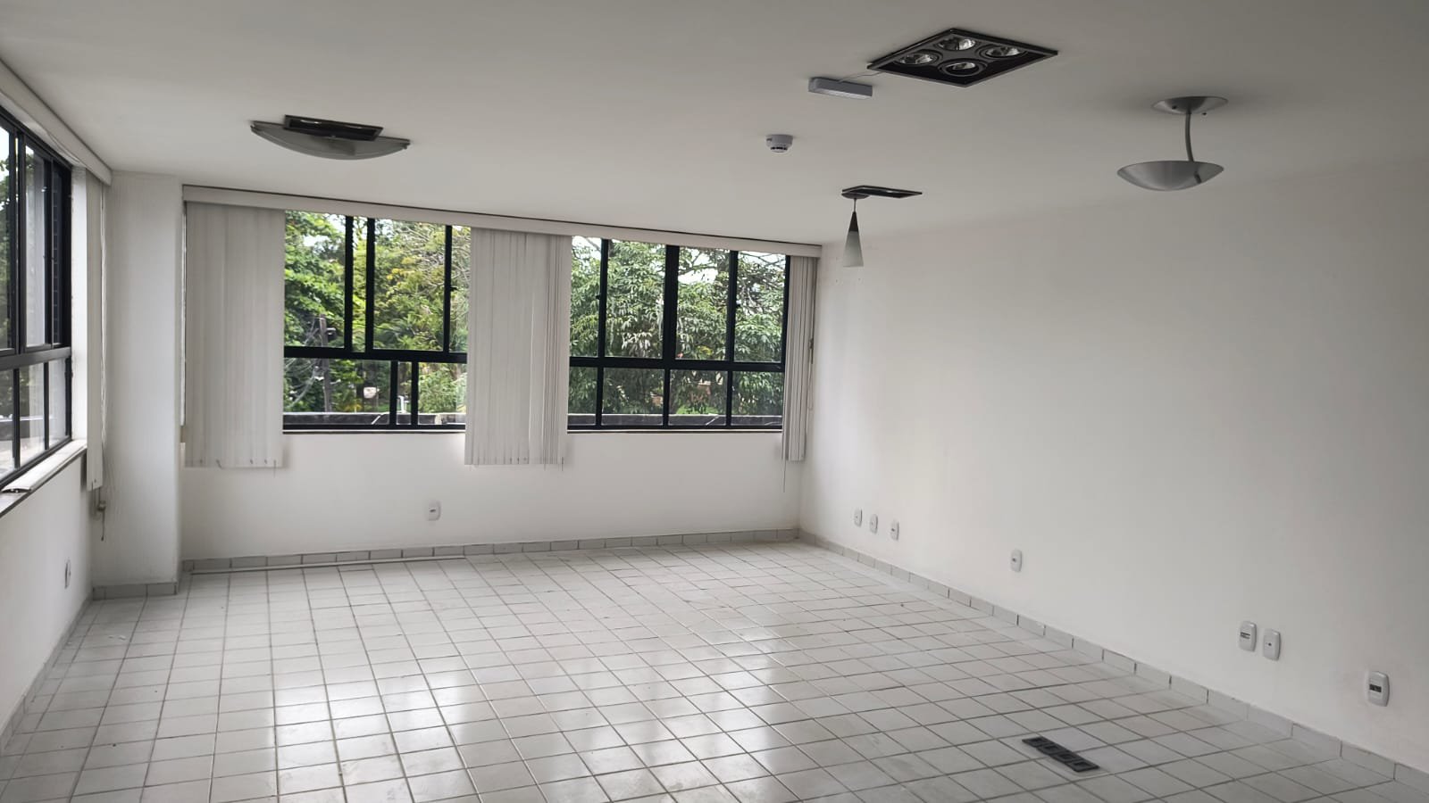 Sala Comercial à Venda no Ed. Gil Moreira, Bairro Recreio em Vitória da Conquista - foto 8