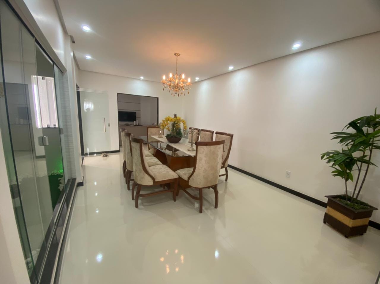 Apartamento térreo à venda, com 4 quartos sendo 2 suítes, com excelente acabamento, garagem para 4 carros, no bairro Candeias em  Vitória da Conq - foto 9