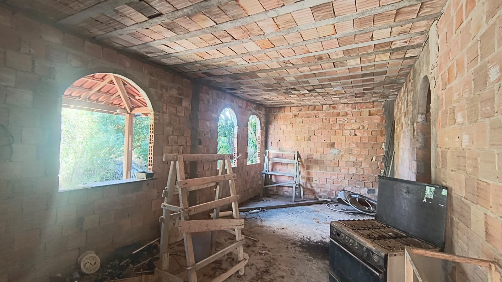 OPORTUNIDADE - Terreno de 1.000m² contendo uma casa de aprox. 140mts em fase de construção, situado no Alto do Boa Vista em Vitória da Conquista- - foto 8