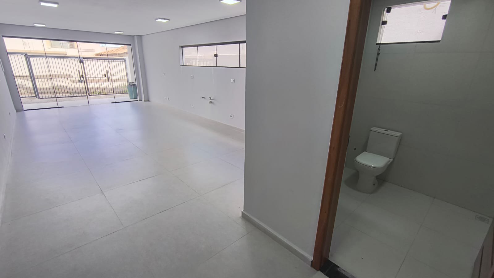 Loja Comercial, no Bairro Candeias, em Vitória da Conquista - Bahia - foto 8