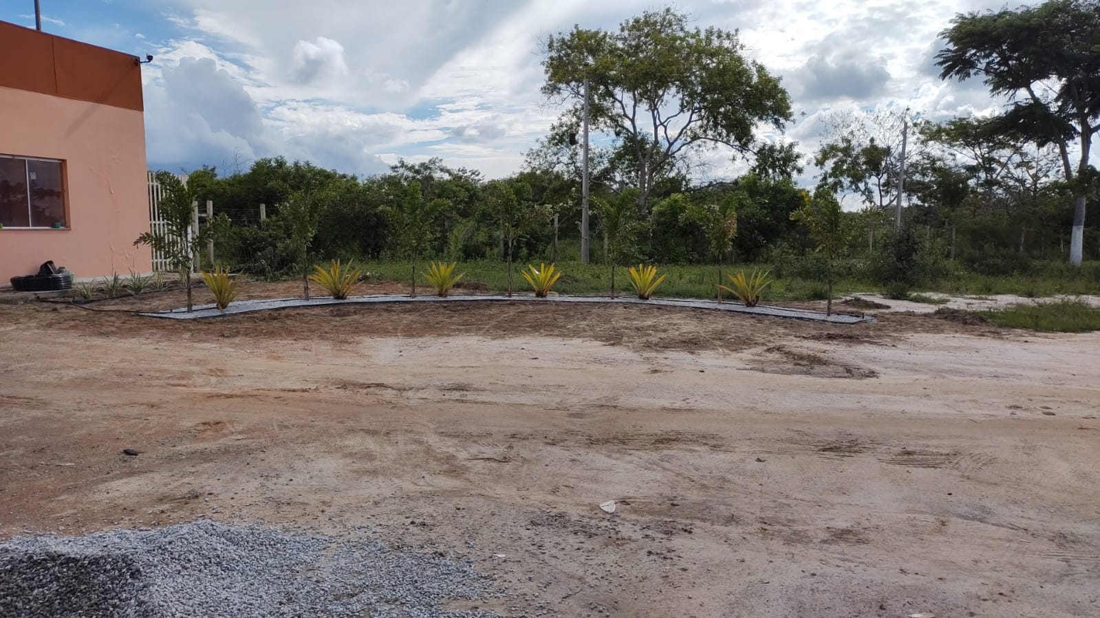 VENDO OU TROCO Sítio de 20 mil m² dentro de cond. fechado já com cerca, no Terra Estância das Rosas ao lado do Haras Residence  em Vitória da Con - foto 9