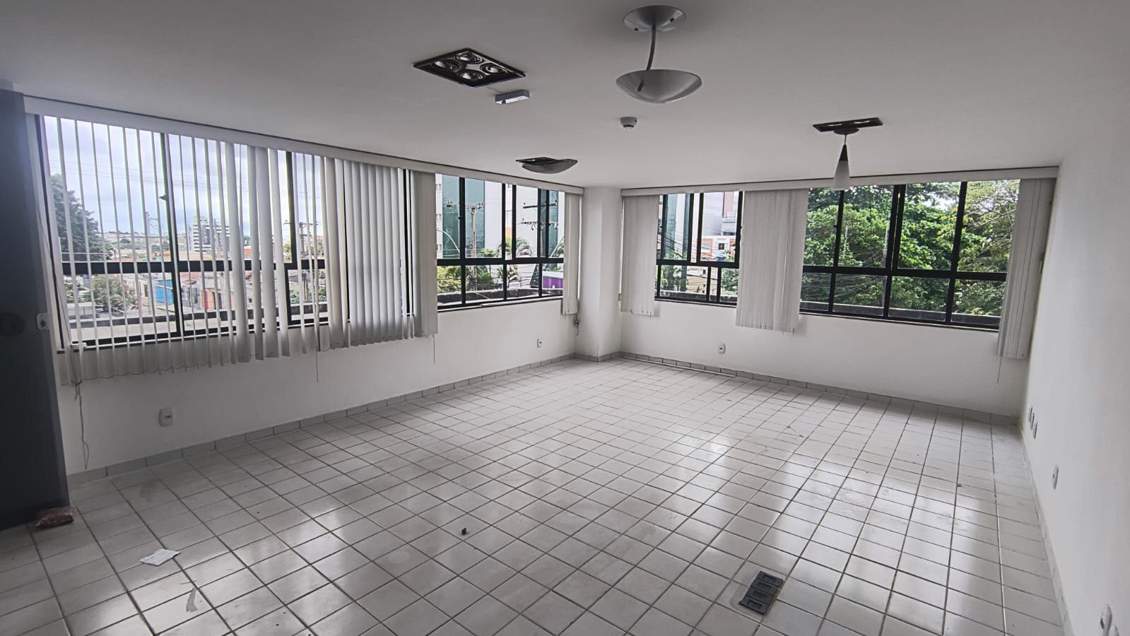 Sala Comercial à Venda no Ed. Gil Moreira, Bairro Recreio em Vitória da Conquista - foto 9