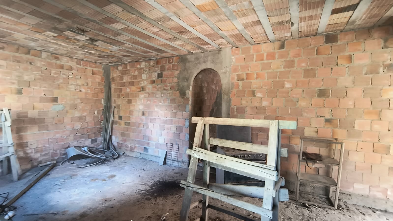 OPORTUNIDADE - Terreno de 1.000m² contendo uma casa de aprox. 140mts em fase de construção, situado no Alto do Boa Vista em Vitória da Conquista- - foto 9