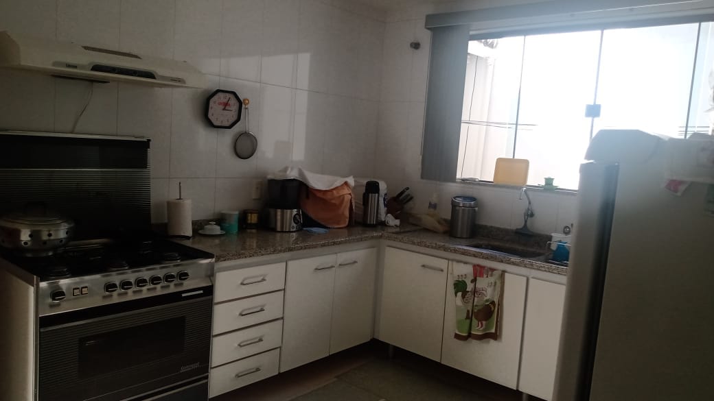Casa com 3 suítes , 2 salas  em excelente localização à venda, Recreio próximo ao centro da cidade, Vitória da Conquista, BA - foto 10