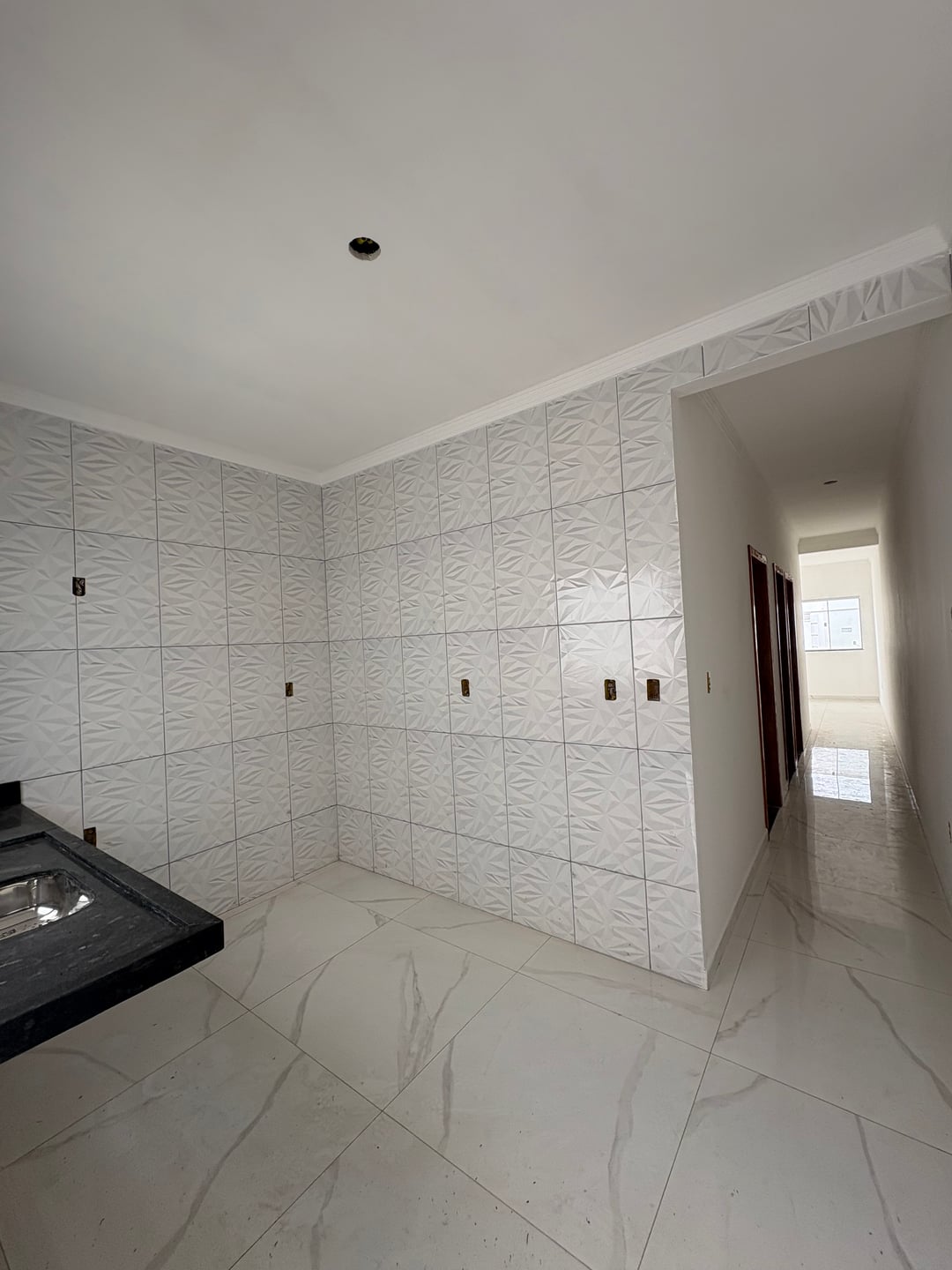 Casa de 2 quartos sendo 1 suíte com garagem para dois carros e quintal - foto 9