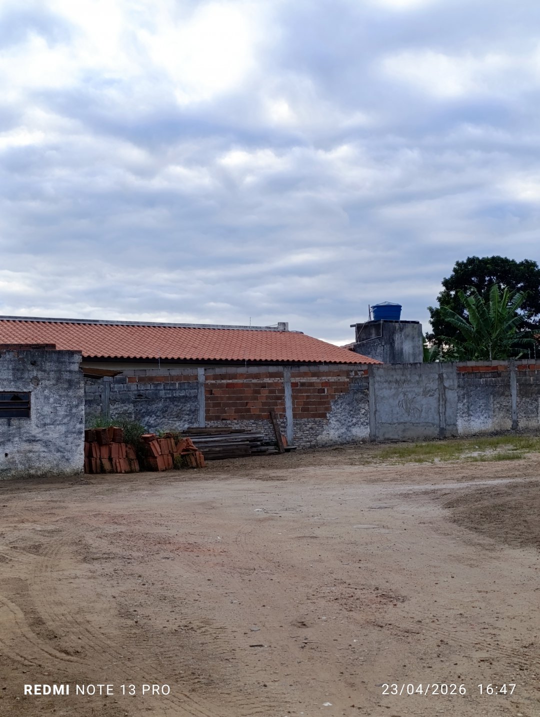 Terreno na Av. Pará esquina, parte de cima, esquina com a Av. Paramirim. 3 terrenos urbanos com 300 m² cada, 30 x 30 num total de 900 m², Bairro - foto 9