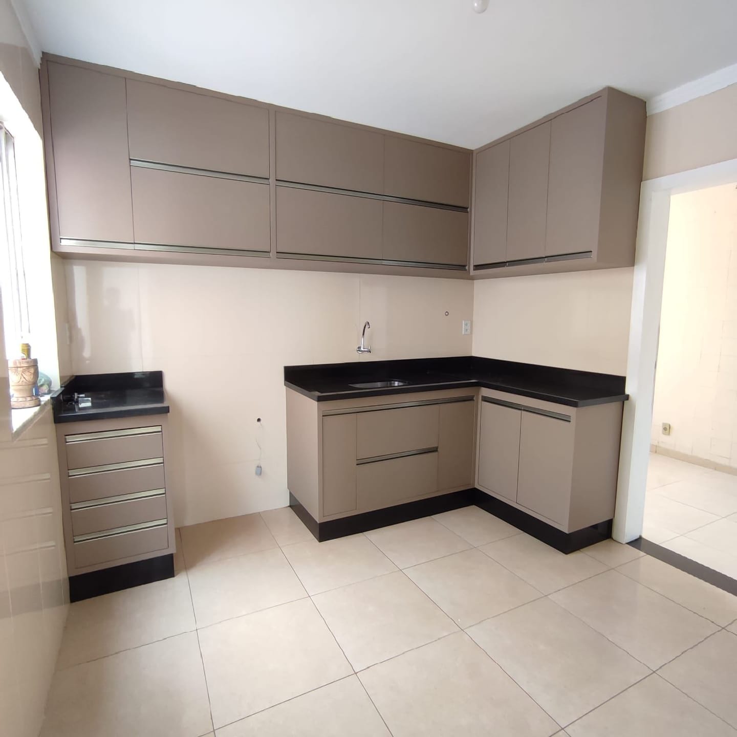 Excelente Apartamento com Varanda, Localizando na Av. Luiz Eduardo, Candeias, Vitória da Conquista, BA - foto 10