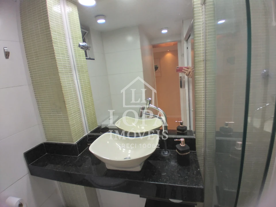 Imagens do imóveis Um apartamento dividido em dois, à venda em Copacabana com cento e vinte metros por  um milhão e quarenta mil reais