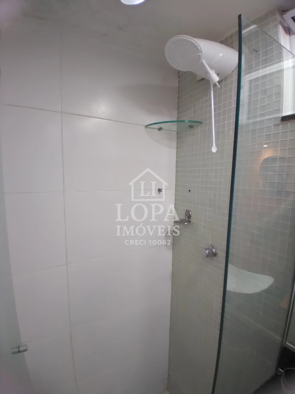 Imagens do imóveis Um apartamento dividido em dois, à venda em Copacabana com cento e vinte metros por  um milhão e quarenta mil reais