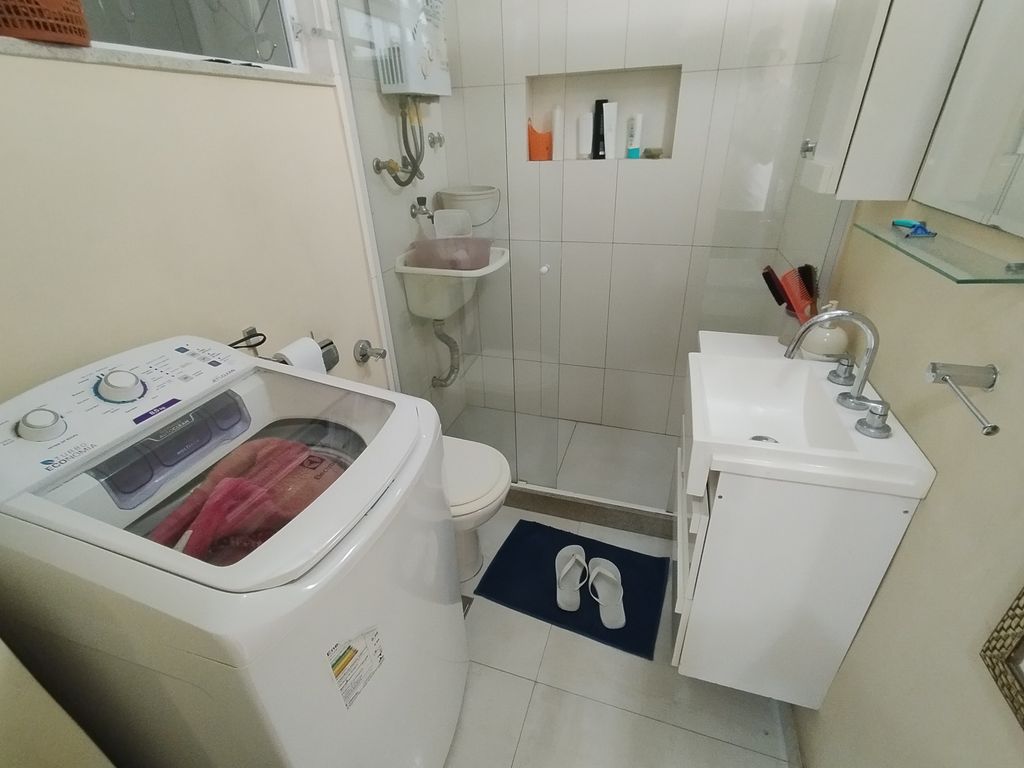Imagens do imóveis Apartamento de sala quarto cozinha banheiro no, bairro de Fátima Rio de Janeiro